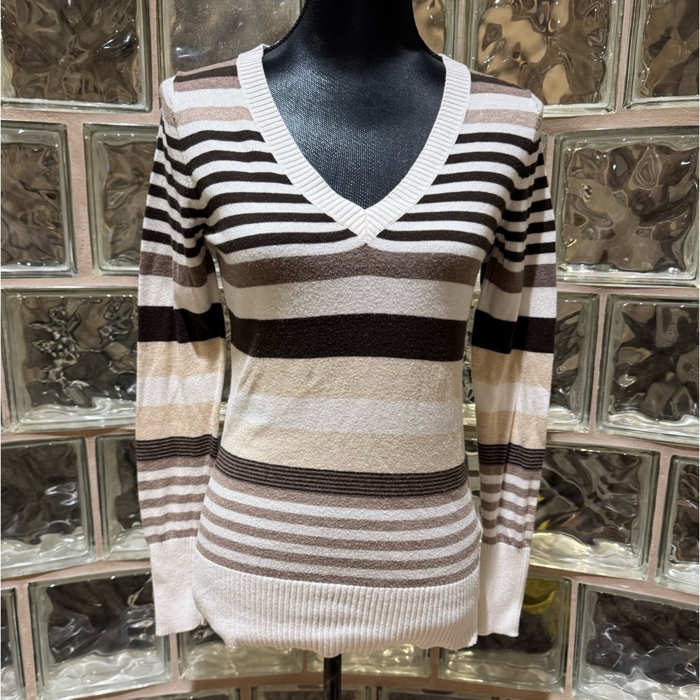 Old Navy V-Neck Lightweight Stripped Sweater Women’s Size Small.